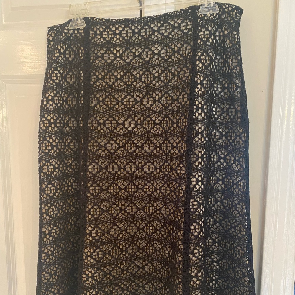 ISHYU Black Crochet Over Cream Lining Size 10